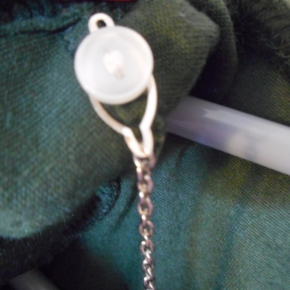 Green Velour dress with detachable necklace - Picture 4 of 7